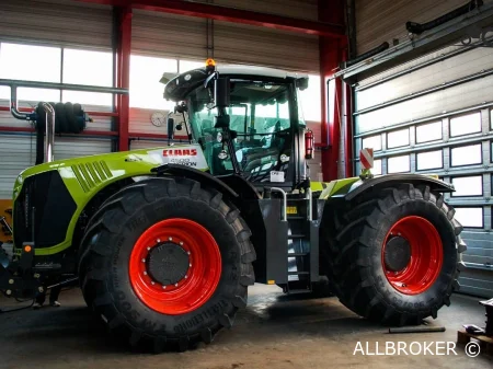 Трактор CLAAS XERION 4500