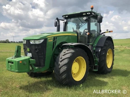 Трактор John Deere 8320R