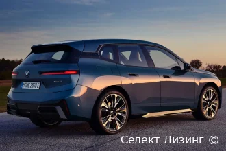 BMW iX вид сбоку