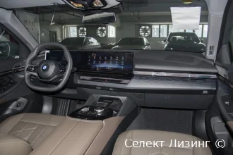Задний ряд сидений BMW 5 серии Li Салон кузова G68 с экраном Theatre Screen