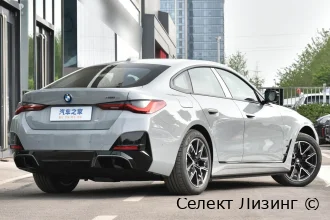BMW i4 вид сзади