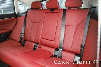 BMW i4 салон сзади
