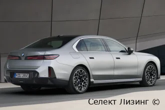 Задняя часть кузова представительского седана BMW i7 вид сзади BMW i7 вид сзади