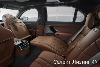 Задняя VIP-зона мультимедиа Theatre Screen в BMW i7 салон сзади BMW i7 салон сзади