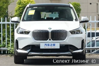 Электрокроссовер BMW iX1 кузов U12 вид спереди BMW iX1 вид спереди