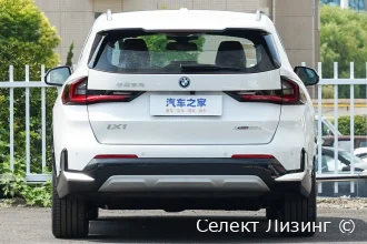 Задняя часть кузова электрокроссовера BMW iX1 вид сзади BMW iX1 вид сзади