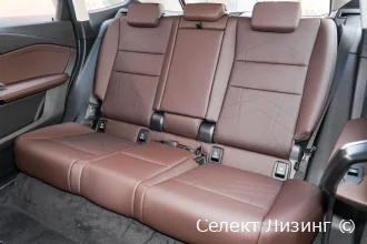 Пассажирские места второго ряда BMW iX1 салон сзади BMW iX1 салон сзади