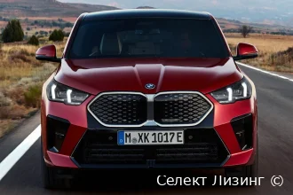 BMW iX2 вид спереди