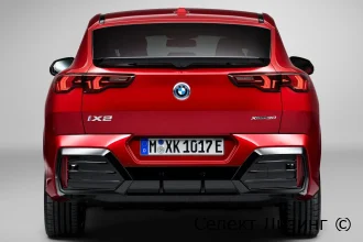 BMW iX2 вид сзади