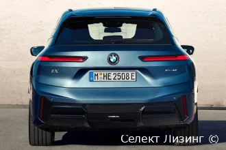 BMW iX вид сзади