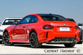 Четыре выхлопных патрубка и задняя часть BMW M2 G87 вид сзади BMW M2 G87 вид сзади